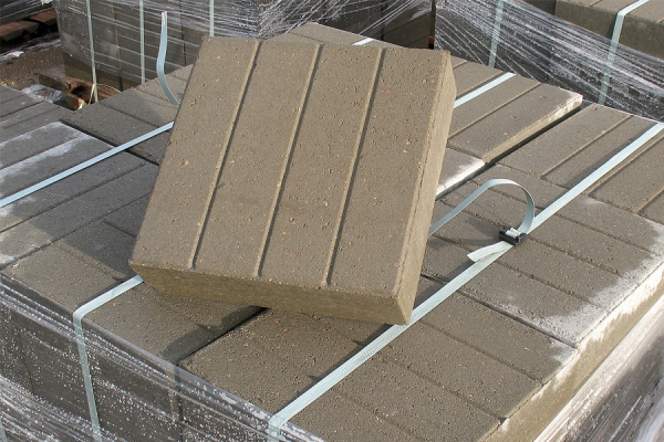 Plates concrete for pavements